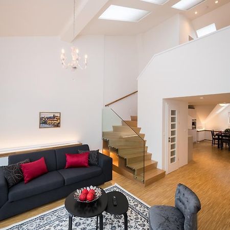 Love To Live Apartments Прага Екстериор снимка