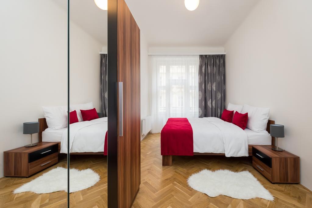 Love To Live Apartments Прага Екстериор снимка