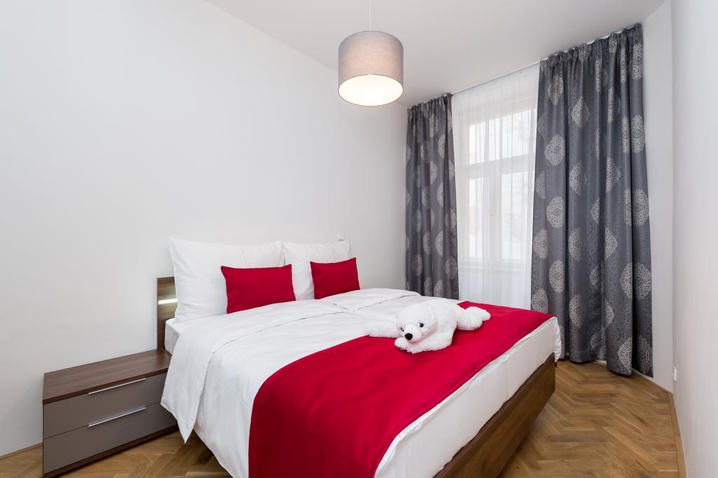Love To Live Apartments Прага Екстериор снимка