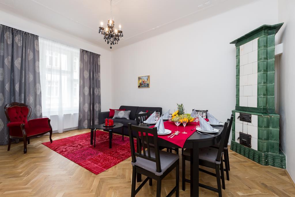 Love To Live Apartments Прага Екстериор снимка