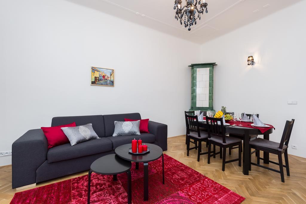 Love To Live Apartments Прага Екстериор снимка