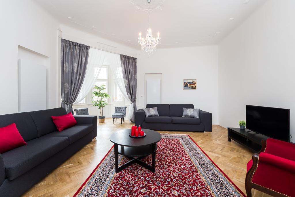 Love To Live Apartments Прага Екстериор снимка