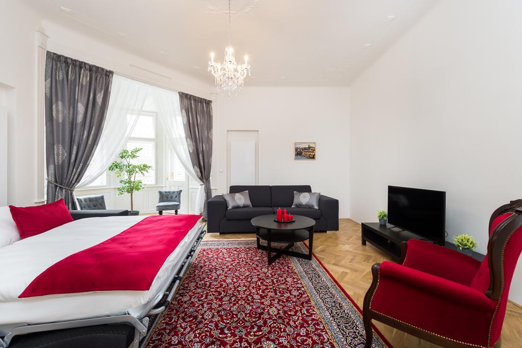 Love To Live Apartments Прага Екстериор снимка