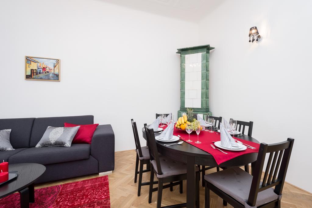 Love To Live Apartments Прага Екстериор снимка