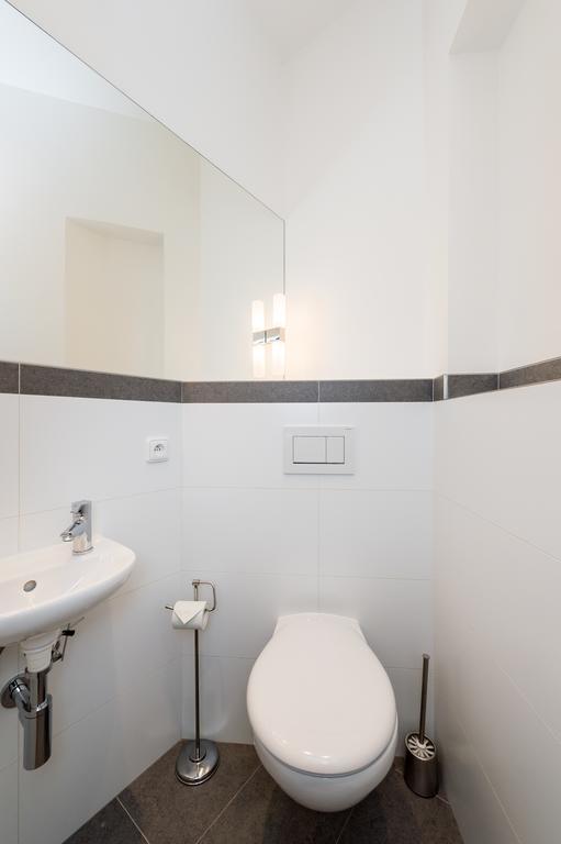Love To Live Apartments Прага Екстериор снимка