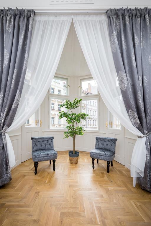 Love To Live Apartments Прага Екстериор снимка