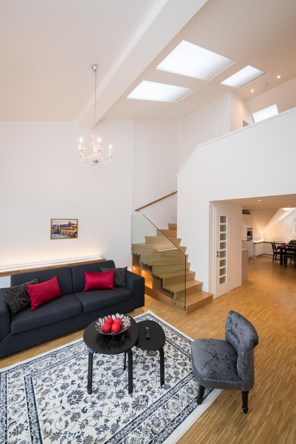 Love To Live Apartments Прага Екстериор снимка