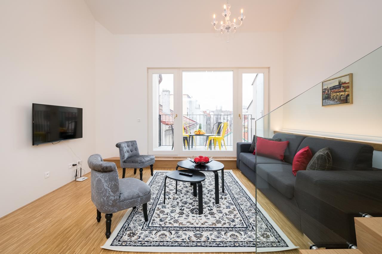 Love To Live Apartments Прага Екстериор снимка