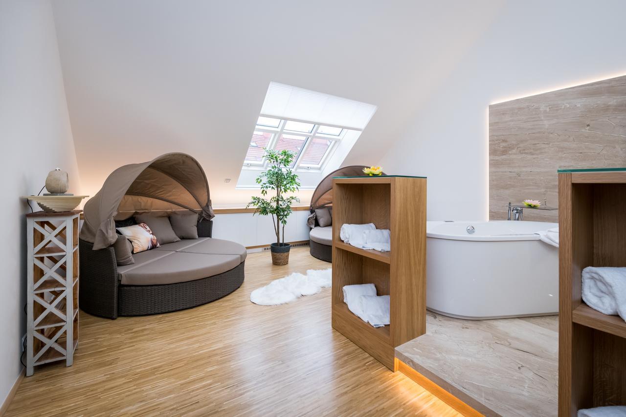 Love To Live Apartments Прага Екстериор снимка