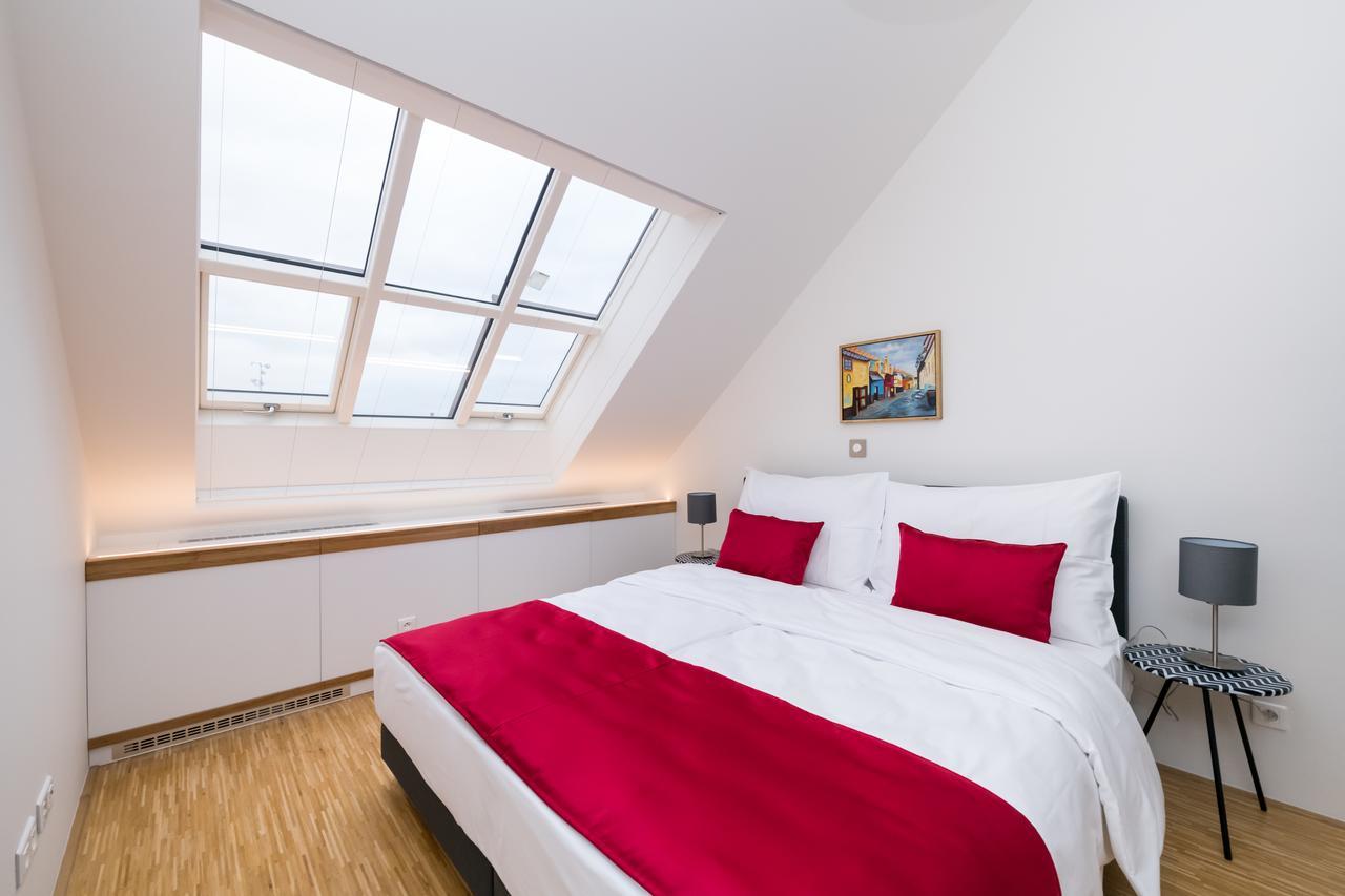 Love To Live Apartments Прага Екстериор снимка