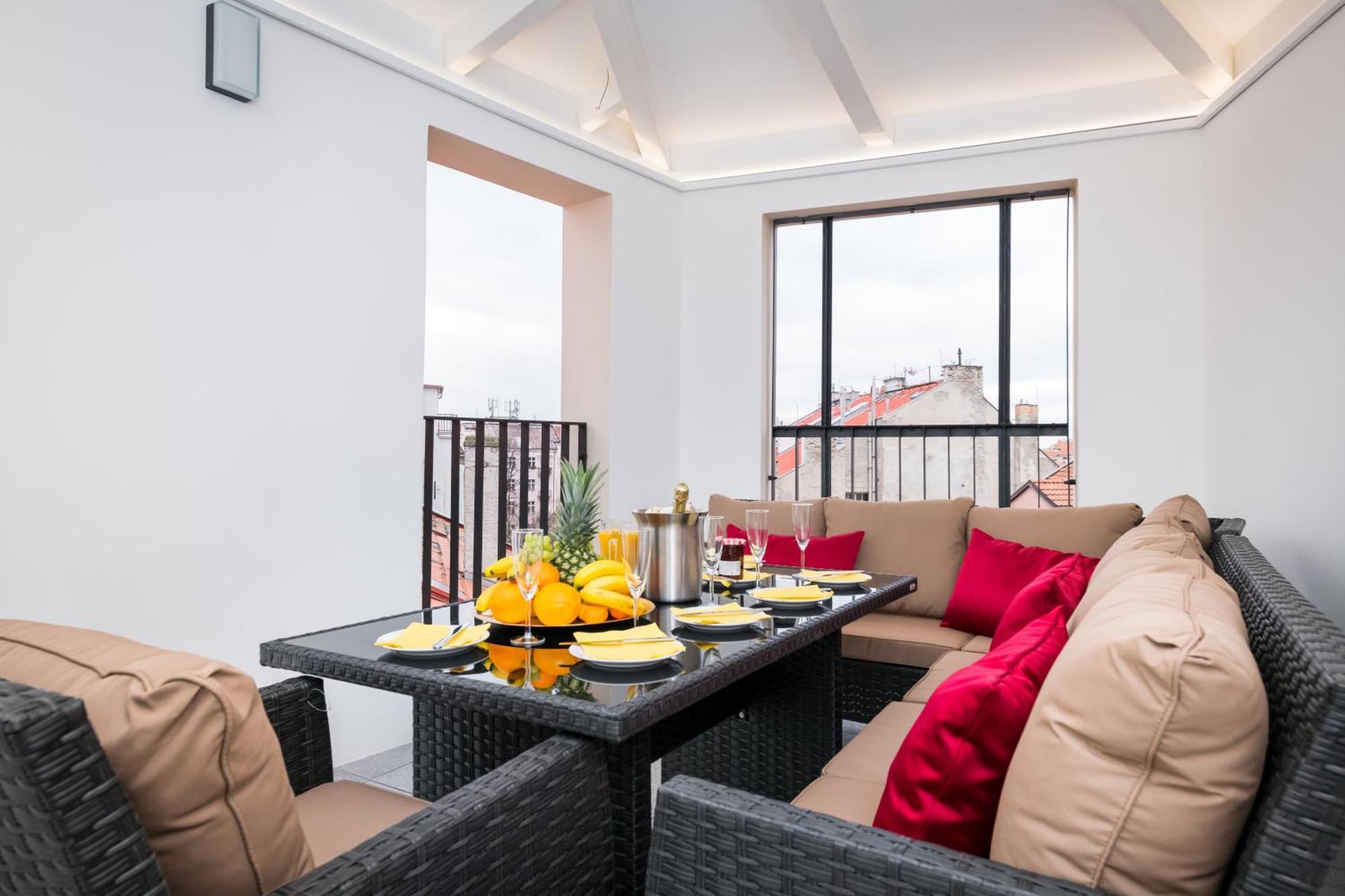 Love To Live Apartments Прага Екстериор снимка