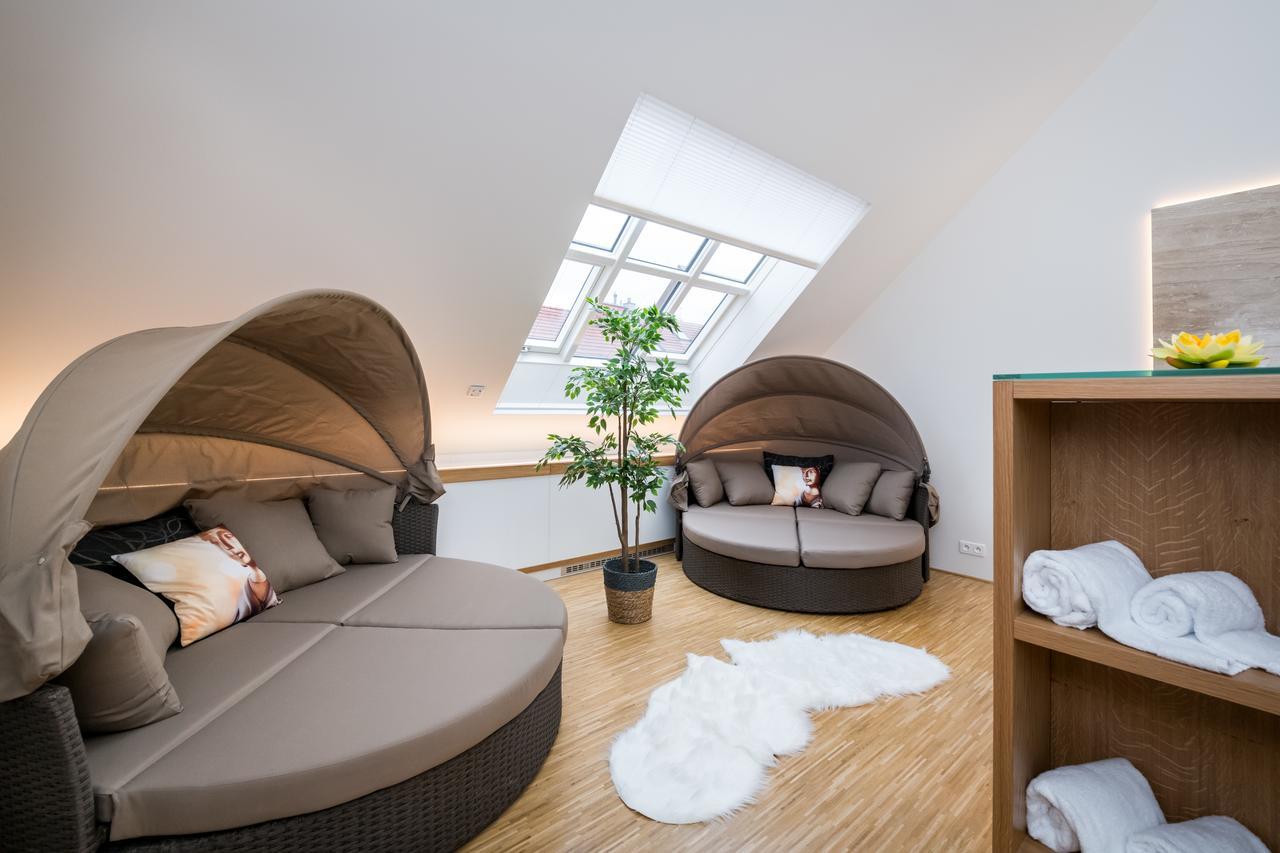 Love To Live Apartments Прага Екстериор снимка