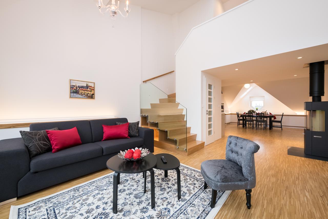Love To Live Apartments Прага Екстериор снимка